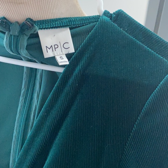 MPC green jumpsuit velvet - Picture 5 of 12